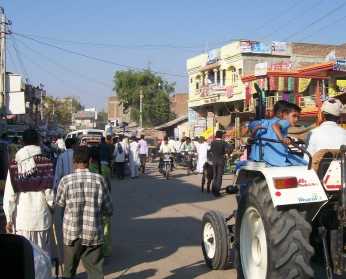 ملف:Tharad-mainbazaar.jpg