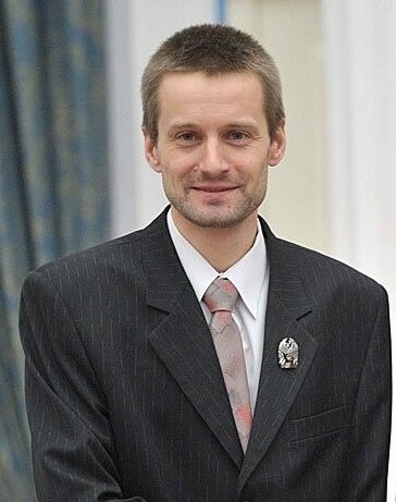 ملف:Usachev And President Putin Award Ceremony 2013 (cropped).jpg