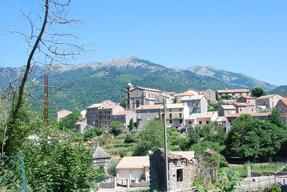 ملف:Village de Cozzano (Corse).jpg