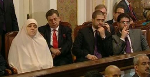 ملف:عائلة مرسي أثناء حلفة اليمين 30 يونيو 2012.jpg