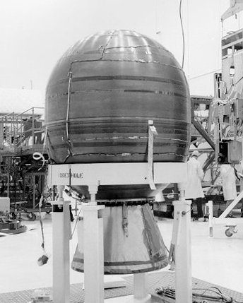 ملف:PAM-D rocket stage.jpg