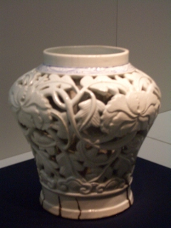 ملف:Joseon white porcelain jar.jpg