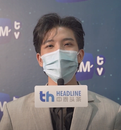 ملف:Khaotung Thanawat Rattanakitpaisan @ GMMTV BORDERLESS 2022.png