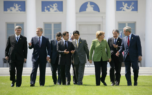 ملف:33rdG8Leaders.jpg