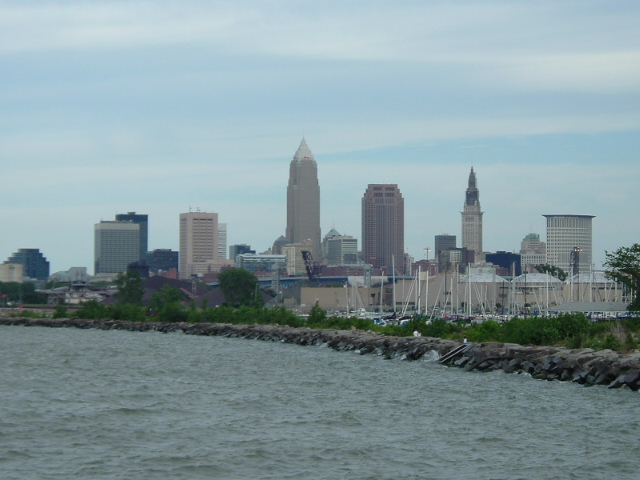 ملف:Downtown Cleveland from Edgewater State Park.jpg