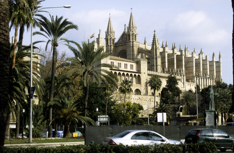 ملف:Palma de Mallorca-cathedral.jpg