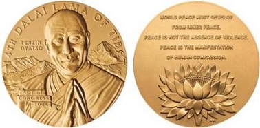 ملف:Dalai Lama Congressional Medal.jpg