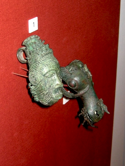 ملف:Igbo ukwu bronzes.jpg