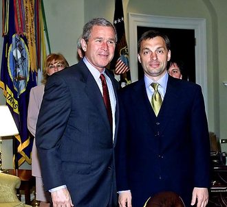 ملف:Orbán and Bush.jpg