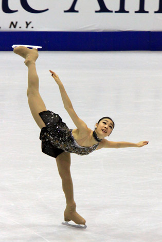 ملف:Kim 2009 Skate America SP spiral.jpg