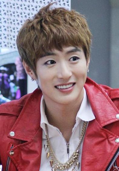ملف:121103 민우 02 (cropped).jpg