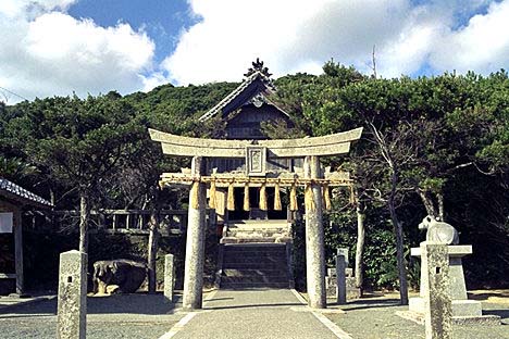 ملف:Torii u schrein.jpg