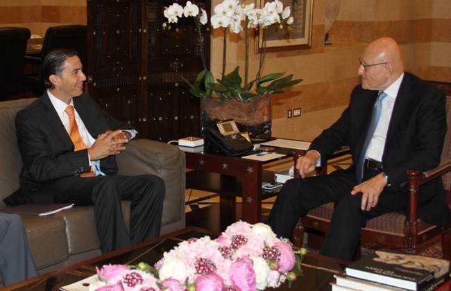 ملف:إموس هوكشتاين ورئيس الوزراء اللبناني تمام سلام، بيروت، 1 يوليو 2015.jpg