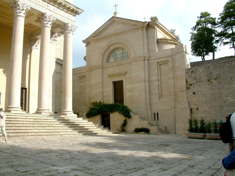 ملف:San Marino kosciol Sw Piotra.jpg