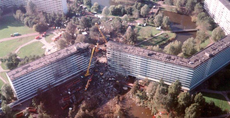 ملف:Bijlmerramp2 without link.jpg