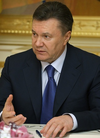 ملف:Viktor Yanukovych 27 April 2010-1.jpeg