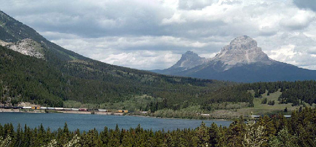 ملف:Crowsnest pass.jpg