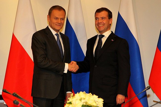 ملف:Dmitry Medvedev in Poland 6 December 2010-16.jpeg
