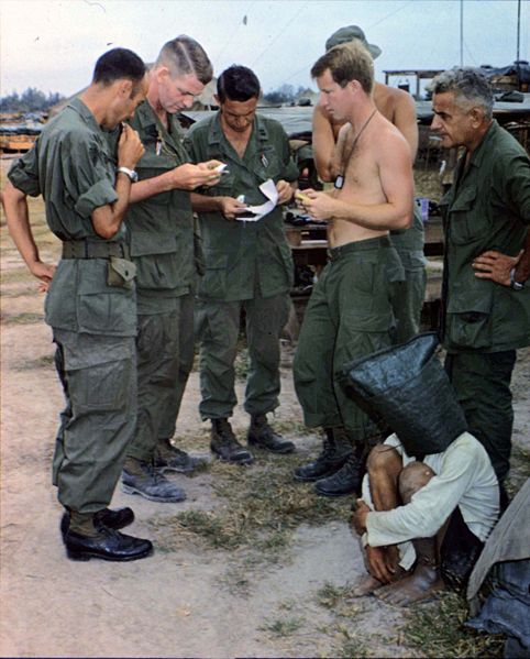 ملف:Vietconginterrogation.jpg