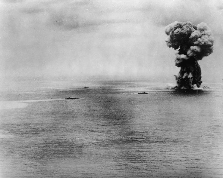 ملف:Yamato battleship explosion.jpg