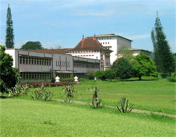 ملف:University of peradeniya 2.jpg