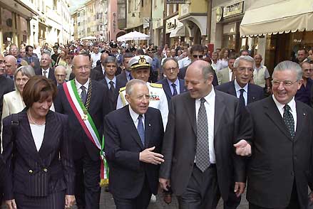 ملف:Cogo - Drioli - Ciampi - Durnwalder - Gifuni 2001.jpg