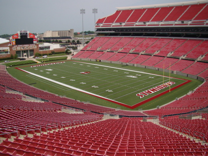 ملف:Papa John's Cardinal Stadium after expansion in 2010.jpeg