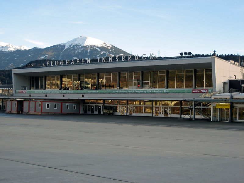 ملف:Innsbruck Airport terminal.JPG