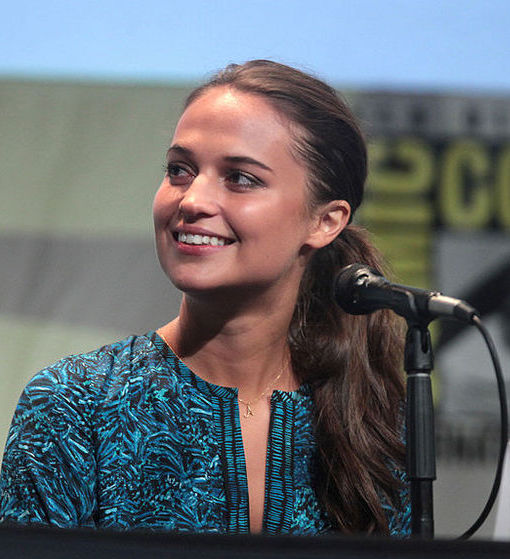 ملف:Alicia Vikander 2015 Comic-Con 03.jpg