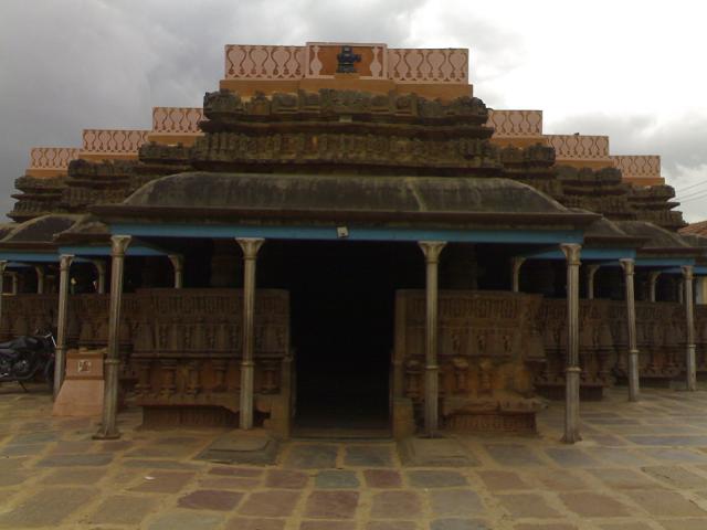 ملف:Kundagol Shambhulinga temple 10.jpg