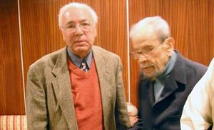 نجيب محفوظ (يمين) ومصطفى بدوي