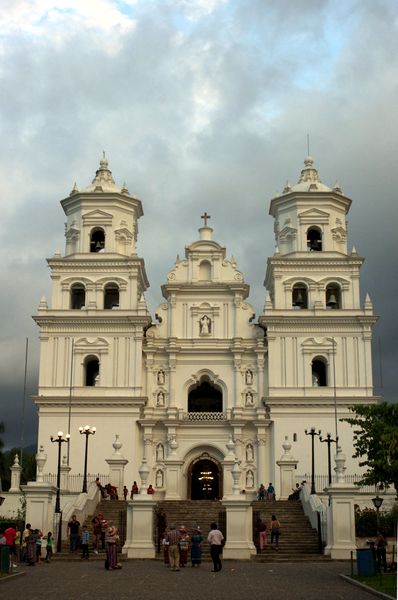 ملف:Basilique d'Esquipulas.jpg