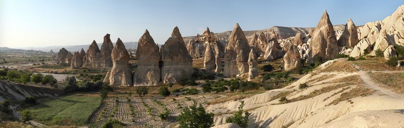 ملف:Cappadocia Chimneys - DWiW.jpg