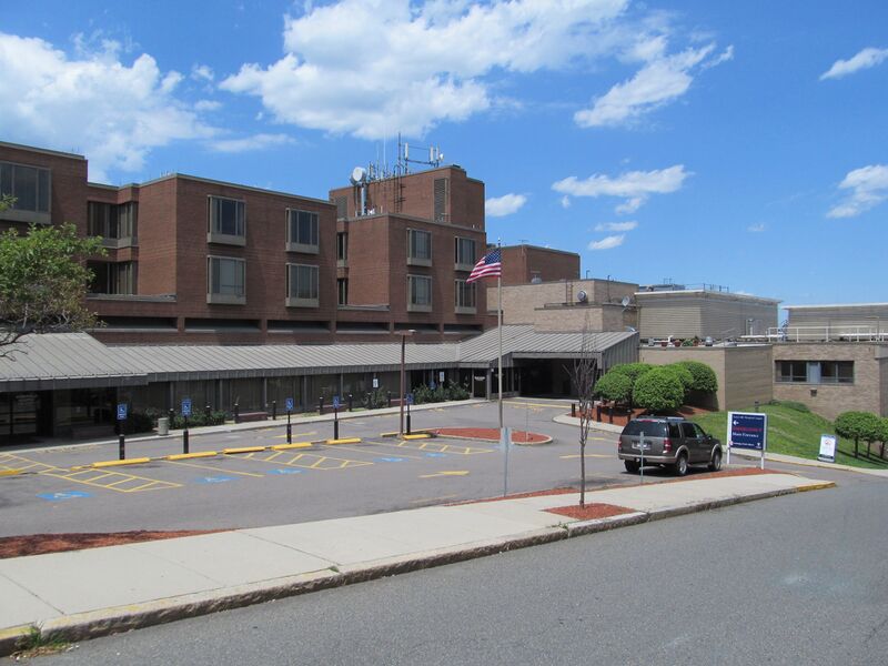 ملف:Somerville Hospital, Somerville MA.jpg
