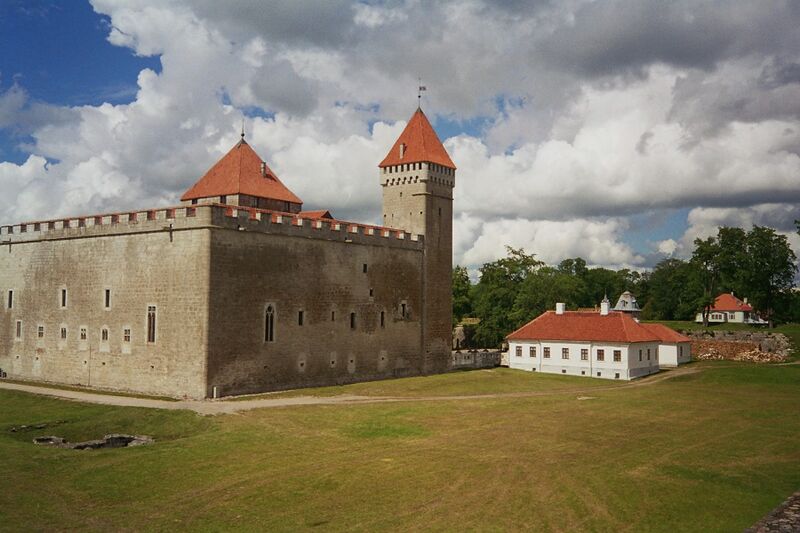 ملف:Castlekuressaare.JPG