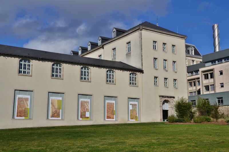 ملف:Galerie des hospices, Limoges.JPG