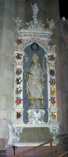 ملف:Grabdenkmal Erzbischof Albrecht 2-enhanced-hnf-392x896.jpg