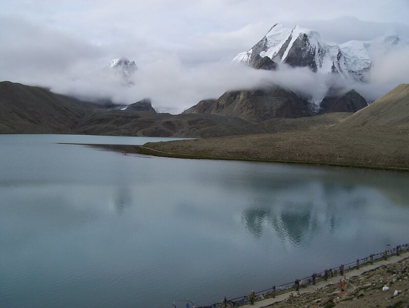 ملف:Gurudongmar Lake.JPG