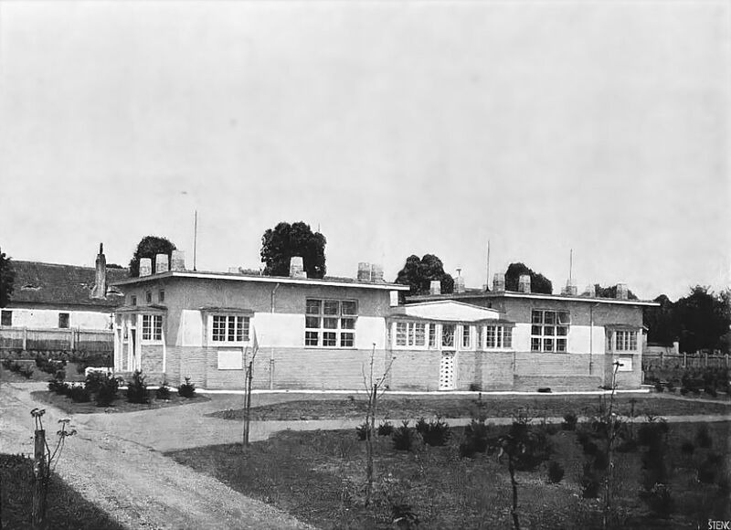 ملف:Kremsier Infektions-Pavillon.jpg