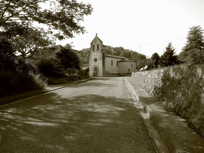 ملف:Mauvezin-de-Prat - 20140608 (1).jpg