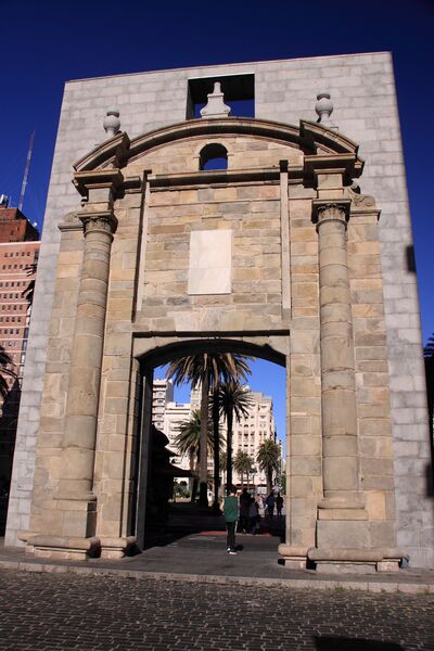 ملف:Puerta ciudadela.JPG
