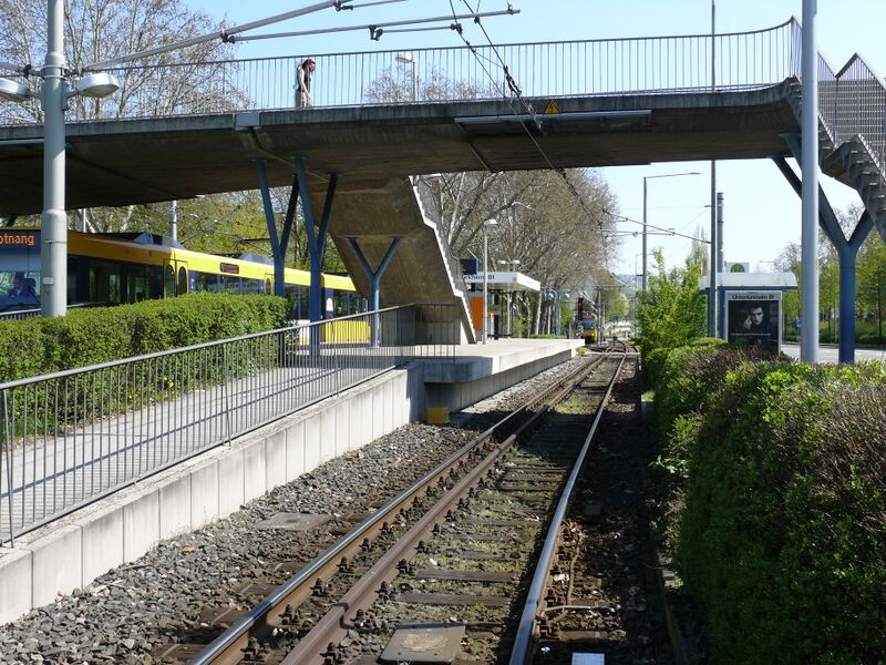 ملف:Stadtbahnhaltestelle Untertürkheim Bahnhof U4.jpg