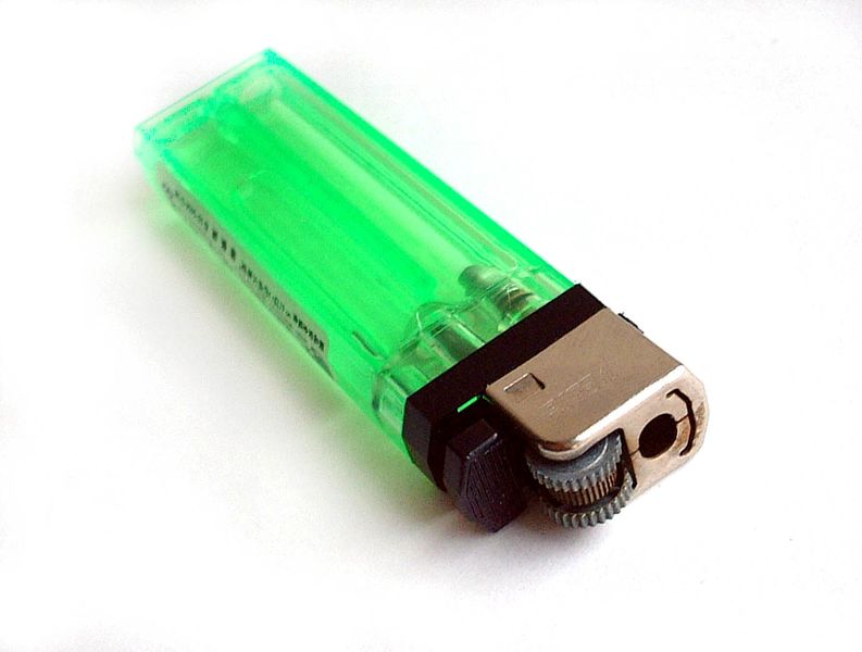 ملف:100 Yen lighter.JPG