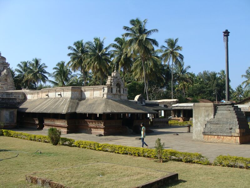 ملف:Banavasi Madhukeshwara temple.JPG