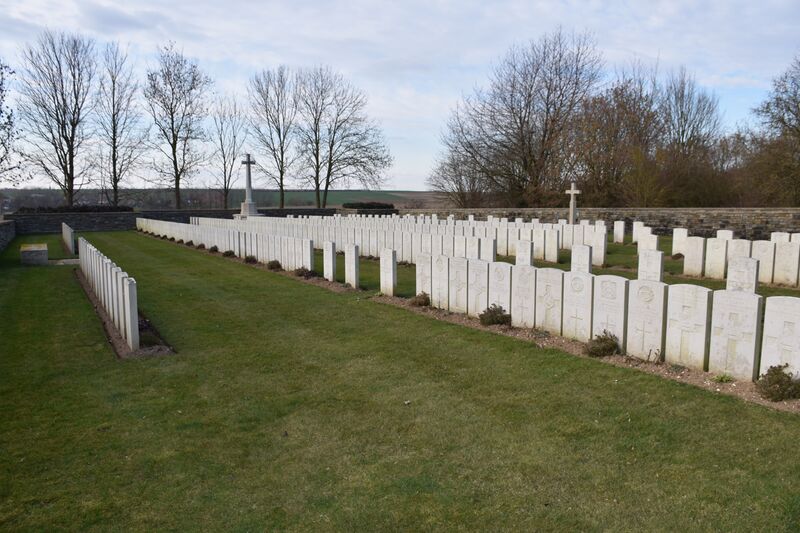 ملف:Cojeul British Cemetery 13.jpg