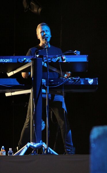 ملف:Osmo Ikonen 15.2.14 (497x800).jpg