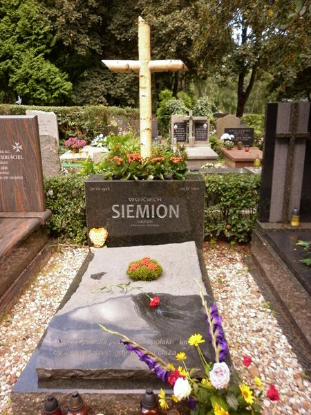 ملف:Wojciech Siemion grób.JPG