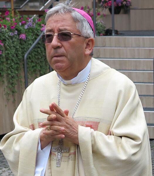 ملف:Guillermo Orozco Montoya Chest.jpg