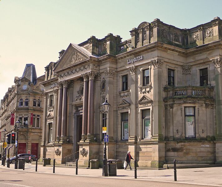 ملف:Lloyds bank in Halifax.jpg
