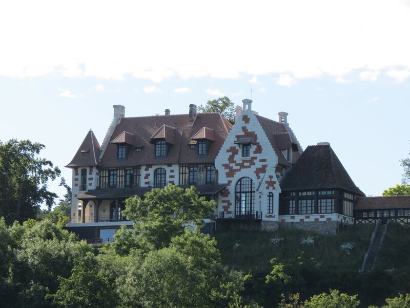 ملف:Château Renault 2.jpg